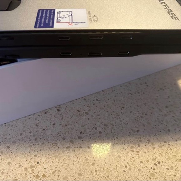 Maxfree F2 Triple Monitor Laptop Screen Extender - 14” - Picture 4 of 9